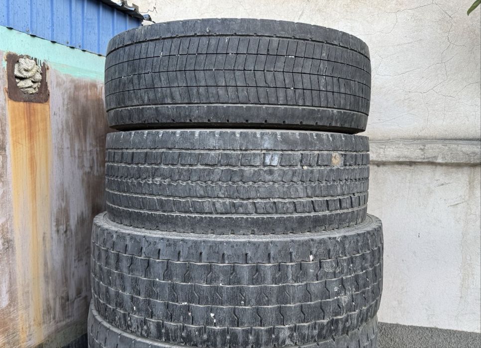 Резину грузовую продам.