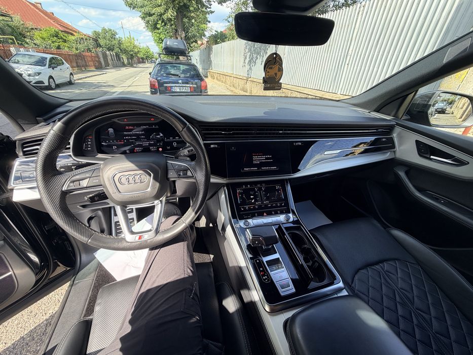 Audi Q8 S-line Black Edition