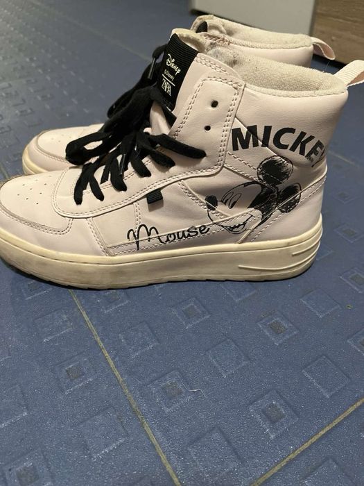 Високи маратонки на Zara