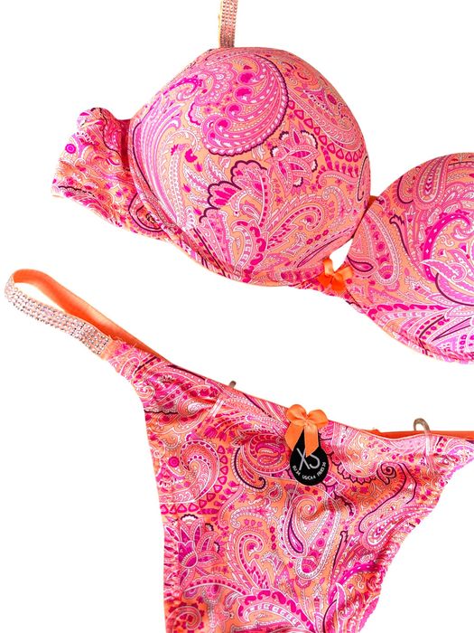 Луксозен комплект с камъни