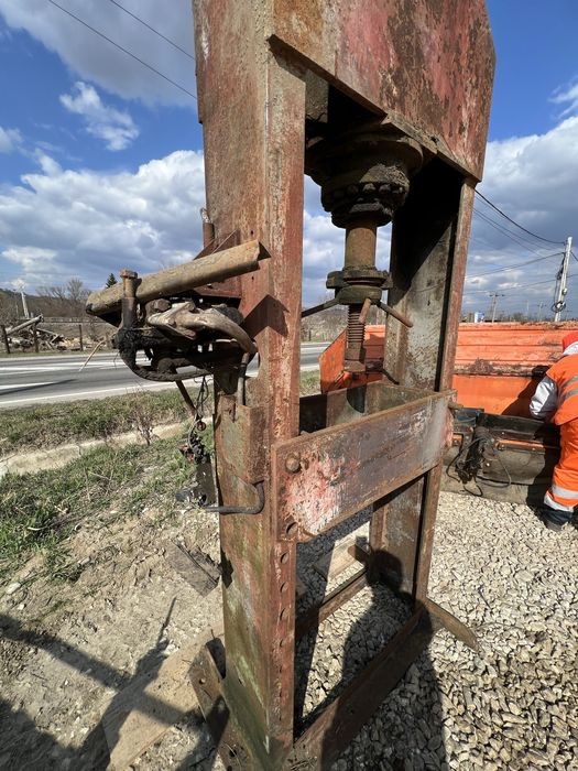 Presa hidraulica industriala, cadru greu, pentru atelier/service