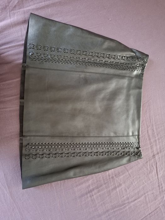 Кожена черна къса пола, размер 40