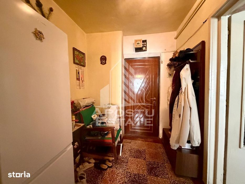 Apartament 2 camere de vanzare, boxa, zona Circumvalatiunii, Timisoara