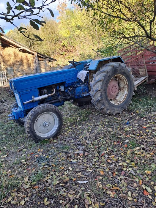 Tractor Universal 640