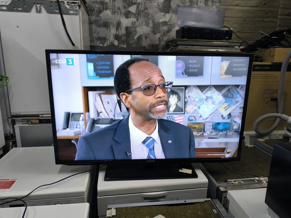 Телевизор Samsung UE46EH5450 - 46 инча смарт тв.