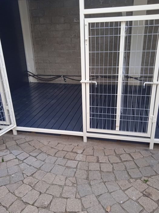 Утеплённые будки и вольеры