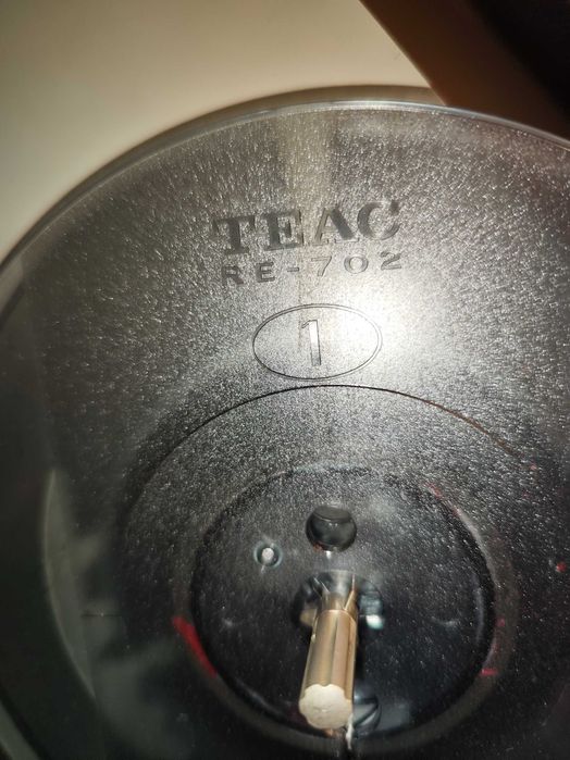 Бобинный, катушечный магнитафон TEAC.