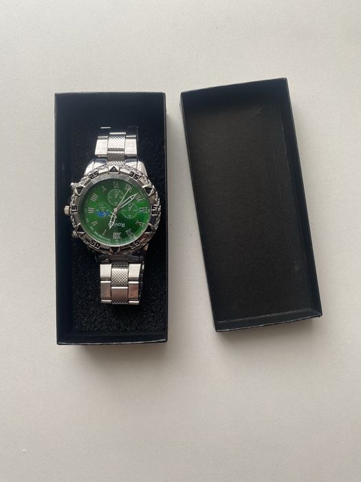 Часы кварцевые хорошего качества