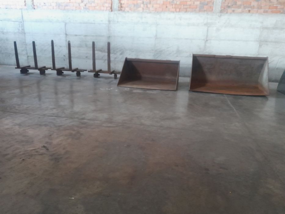 Кофа за JCB и вилици за Маниту