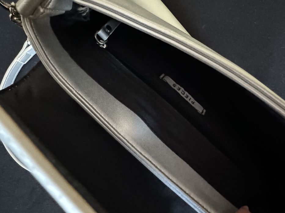 Сребриста чанта Pieces