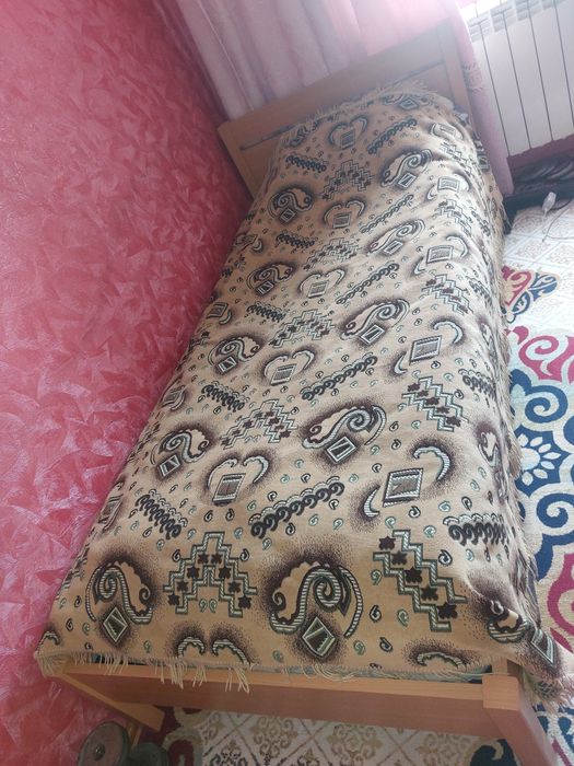 Продается кровать с матрасом.