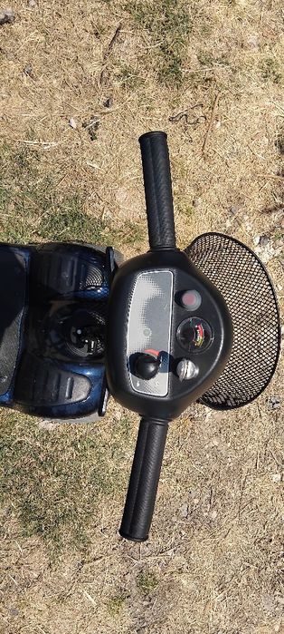 Електрически скутер за трудно подвижни хора