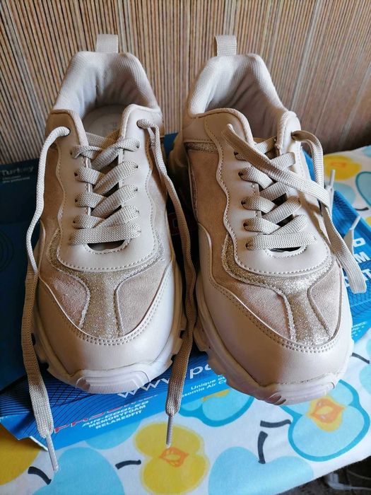 Дамски бежови маратонки, бежови с декорация в златисто, 38 номер