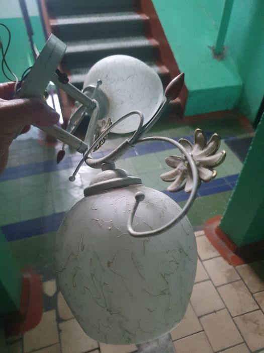 Продам две люстры