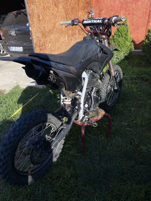 Se vinde cross 150cc