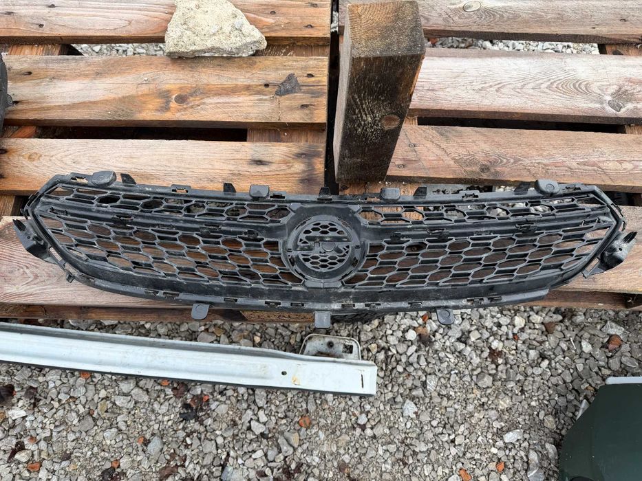 Решетка Opel Corsa F