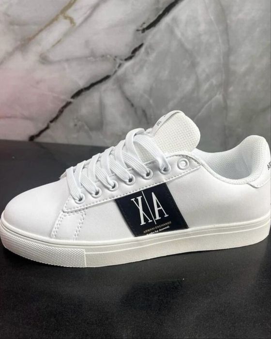 Ranglari nor erkaklar uchun oyoq kiyim