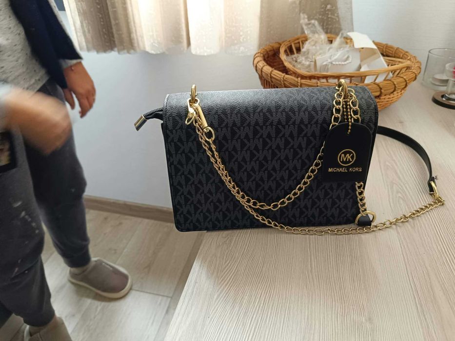 Черна дамска чанта Michael Kors