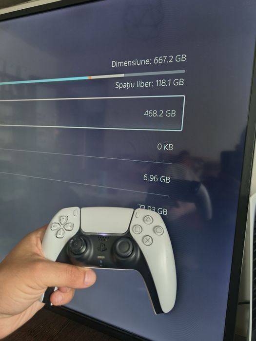 PlayStation 5 Disc Edition 825GB + 2 controllere + suport vertical