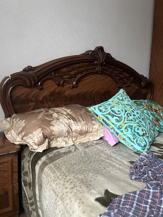 Спальный гарнитур б/у продам