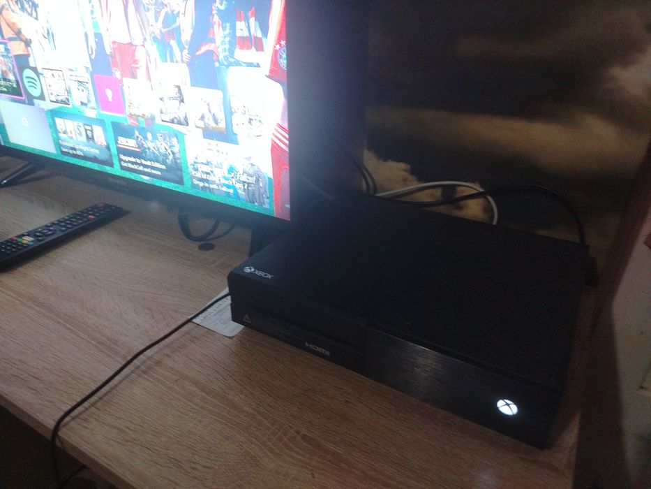 Vând sau schimb Xbox one x