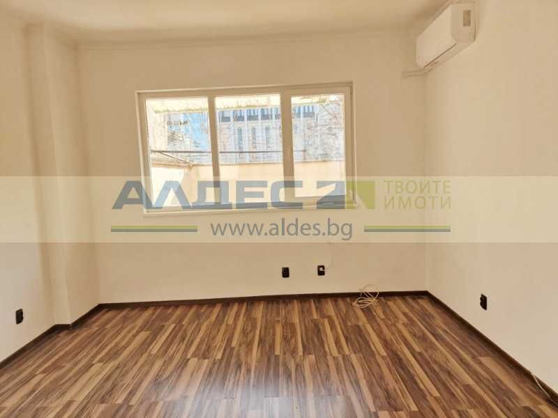 Дава се под наем Офис в София, Център - 100 кв.м за 900 € - Снимка #2