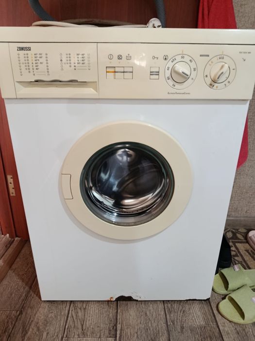 Продам машинку Zanussi