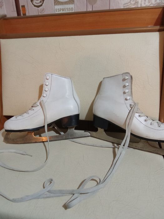 Продам коньки 39 размера