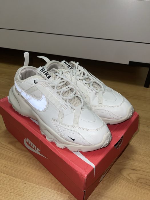 Продам кроссовки Nike  оригинал