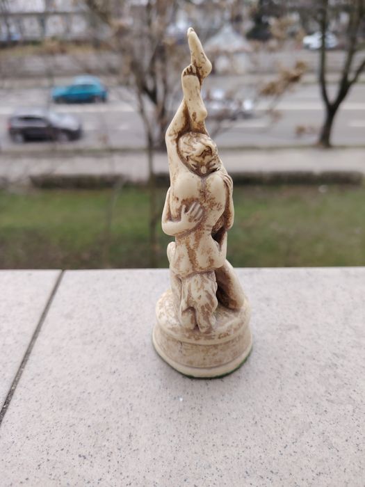 Figurina erotica senzațională