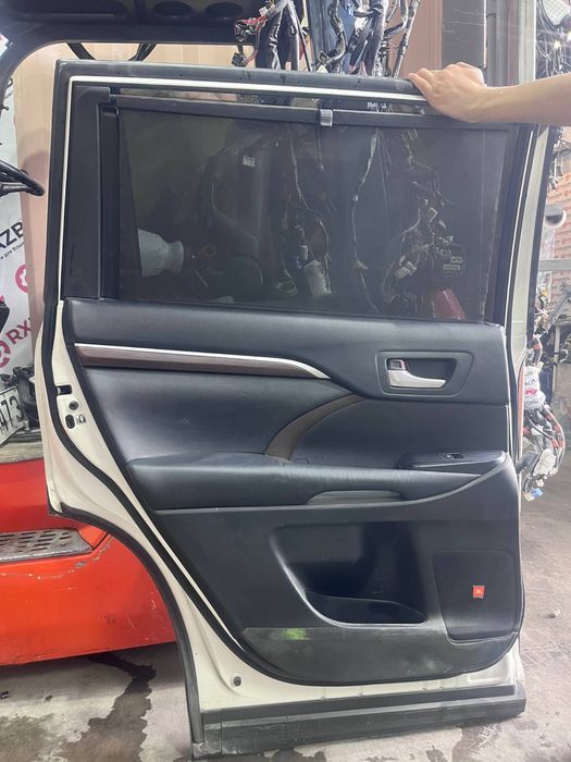 Обшивка двери Toyota Highlander 2014/2019