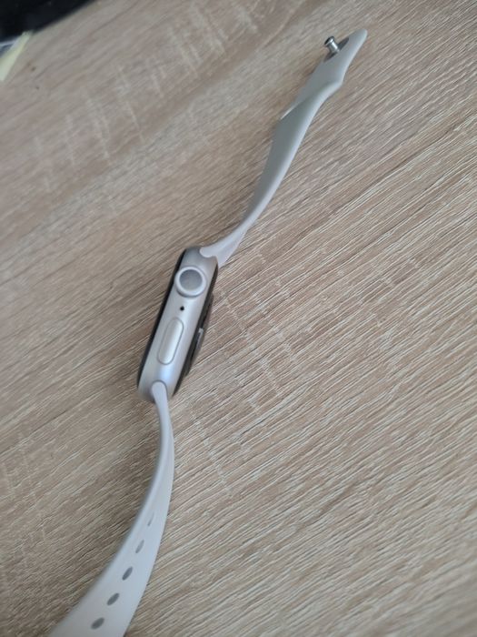 Apple Watch S9 41MM без забележка по него.