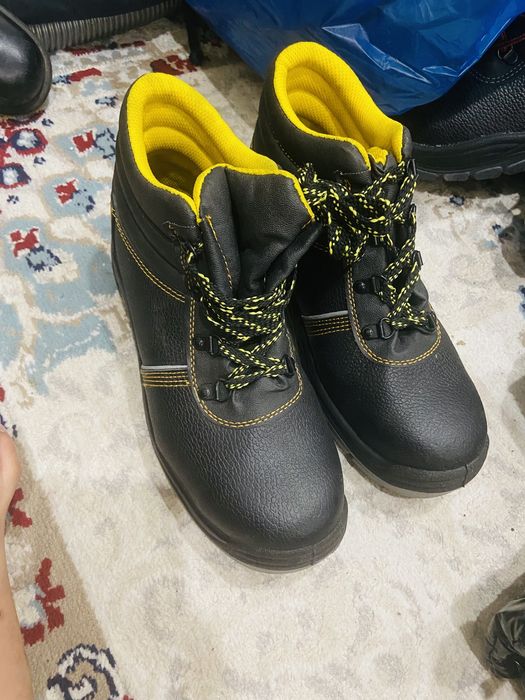 Продам ботинки