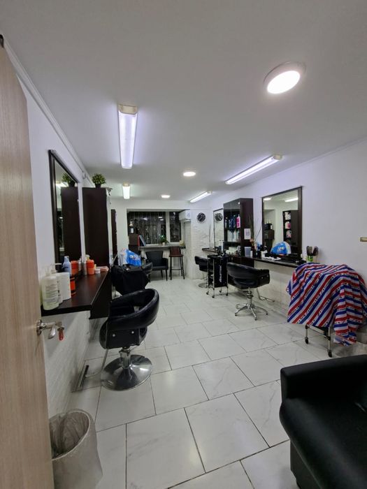 Продам парикмахерскую мебель