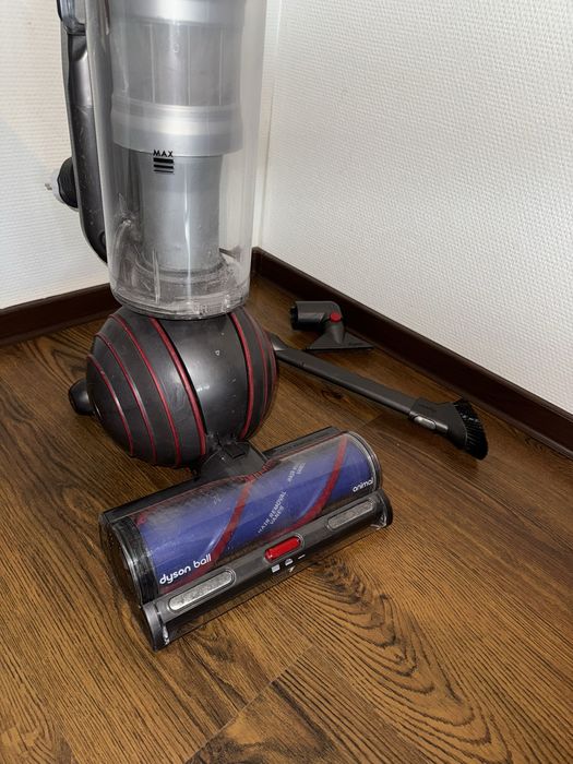 Aspirator fara sac vertical Dyson Ball DC40