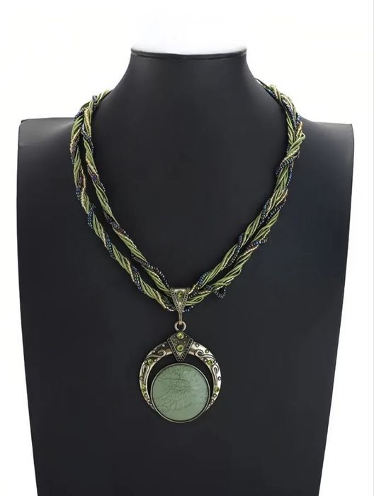 Украшение на шею колье ожерелье