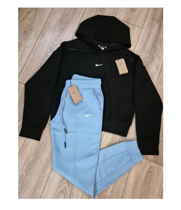 Дамски екипи и долнища Nike, Alo