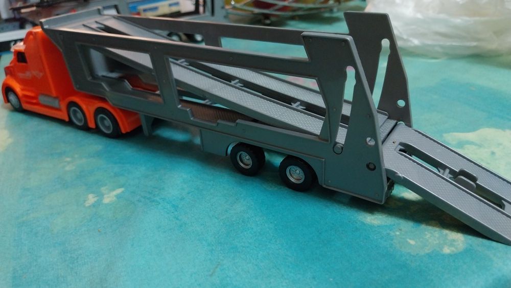 Камиони за момченца