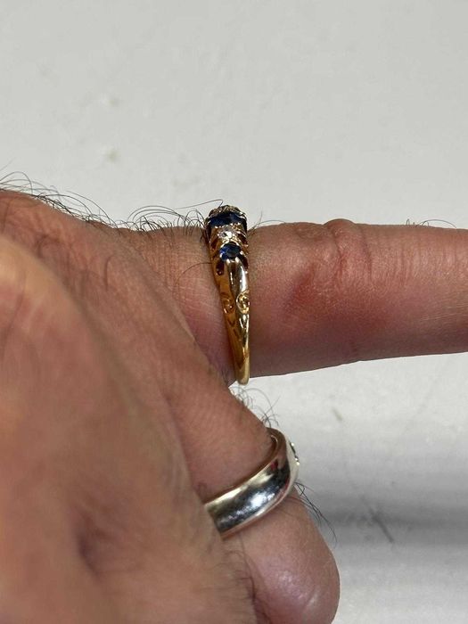 INEL AUR 18K + 3 SAFIRE = 0.30CT + 2 DIAMANTE = 0.10CT - Anglia - 3.4g. - Vintage !