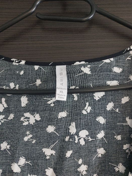 Черна блуза на цветенца