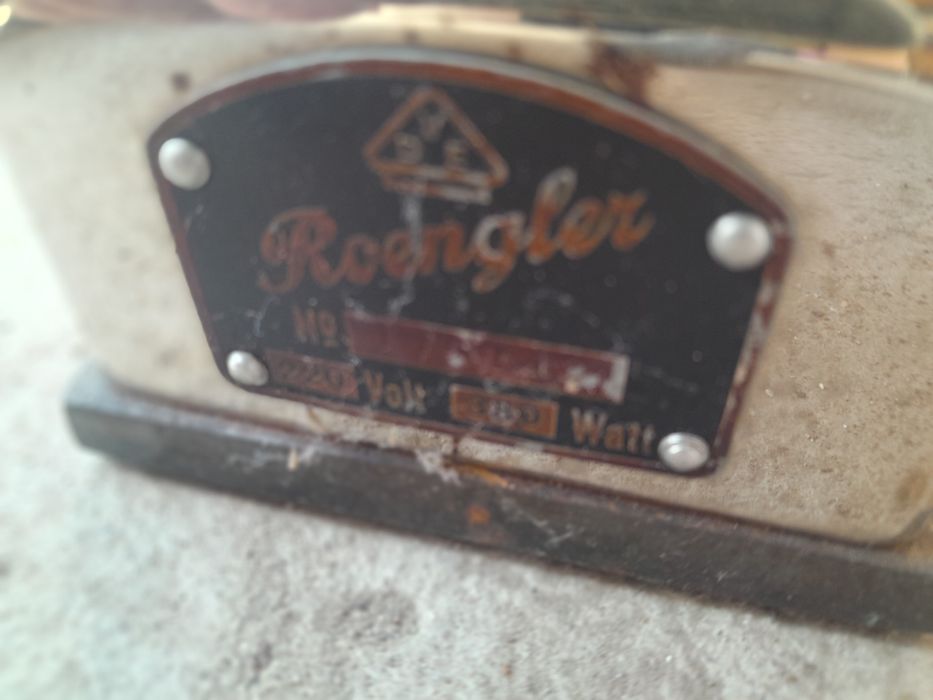 Fier de călcat vechi