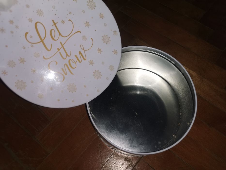 Cutia metal pentru prajituri, cadouri