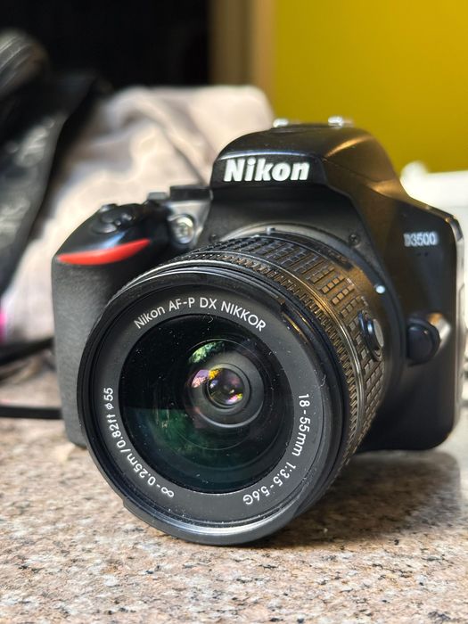 Продам фотокамеру Nikon D3500