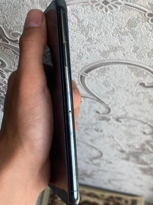 Iphone 11 pro max sotiladi srochna