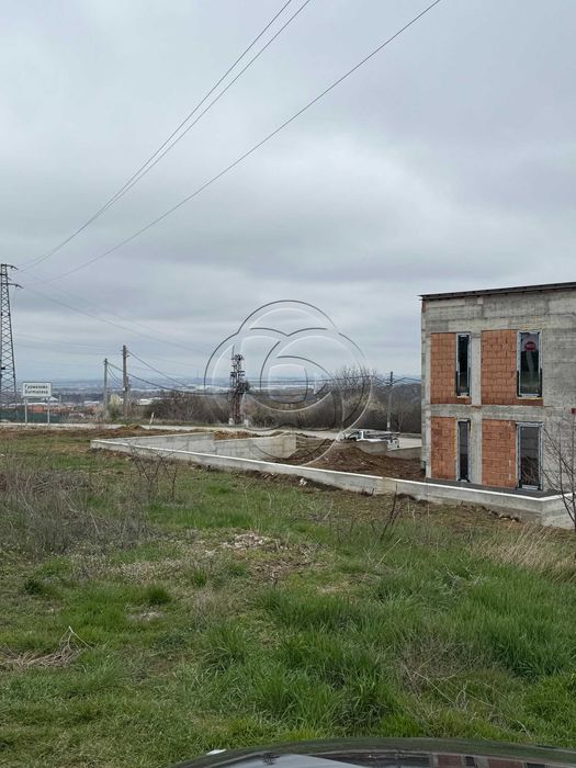 Пацел до асфалтов път. Ток. Вода. УПИ