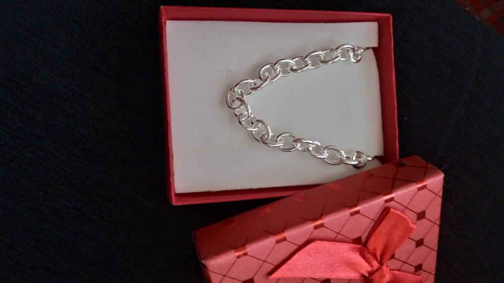 Сребърна гривна. Страхотен, класически, нов модел. В кутия