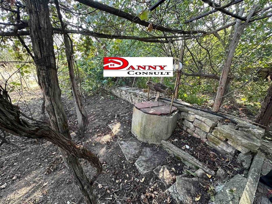 Къща с двор в с. Върбовка