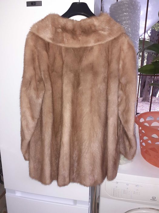 Елегантно дамско палто кожух от естествена кожа - цели норки