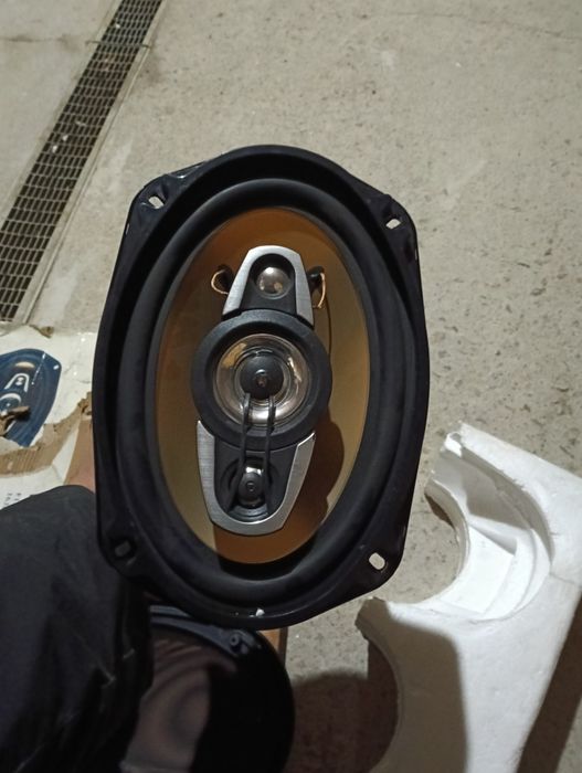 Vând  boxe de mașină