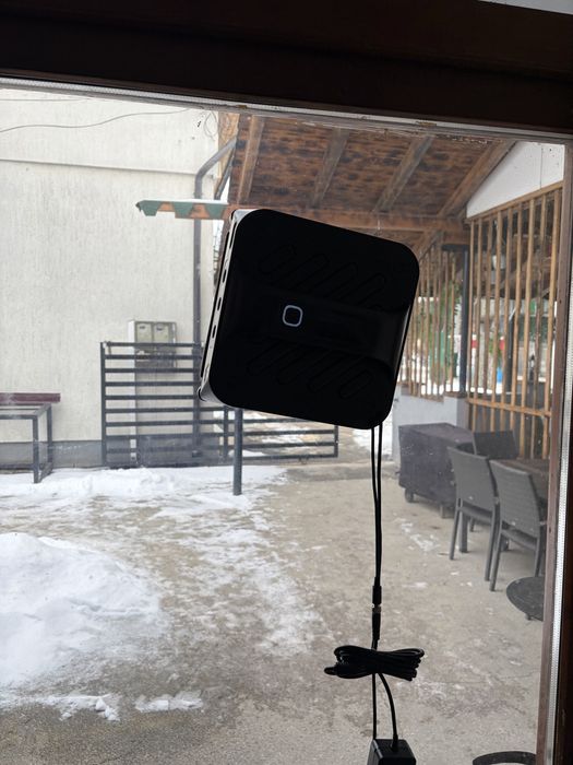 Robot spalat geamuri